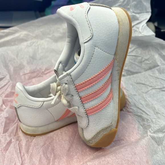 Girls Adidas tennis shoes - Picture 5 of 6